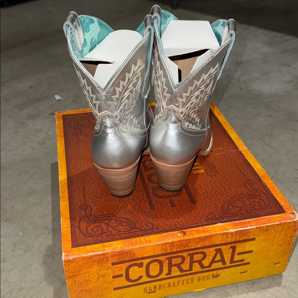 Corral Metallic Heeled Western Boots - Picture 2 of 7